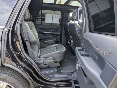 Certified 2024 Ford Expedition Platinum image 36