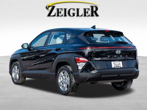 Certified 2025 Hyundai Kona SE image 5