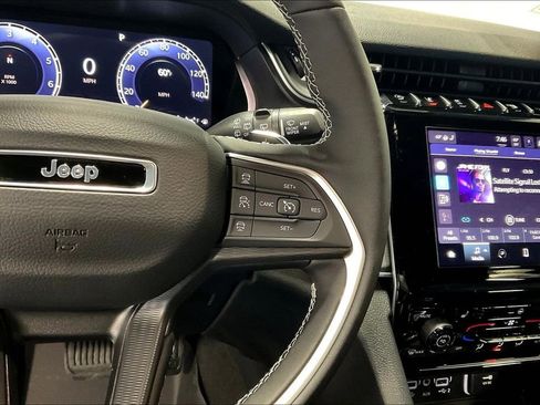 New 2025 Jeep Grand Cherokee Altitude image 22