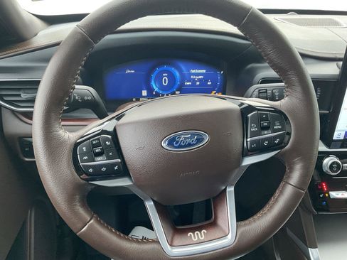 Used 2024 Ford Explorer King Ranch w/ Technology Package image 13