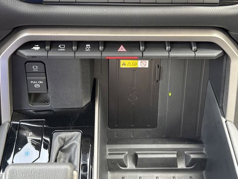 Used 2024 Toyota Tundra Limited image 32