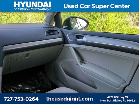 Used 2016 Volkswagen Golf S FWD image 17