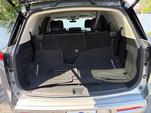 Used 2025 Nissan Pathfinder SL FWD image 28