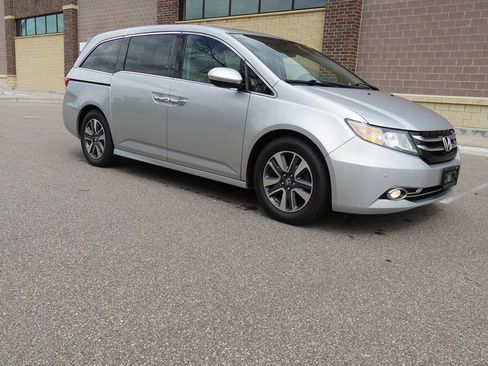 Used 2015 Honda Odyssey Touring Elite image 2