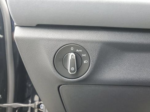 Used 2025 Volkswagen Jetta SE w/ Sunroof Package FWD image 34