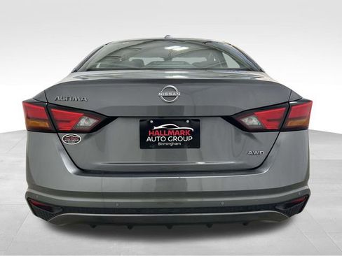 Used 2025 Nissan Altima 2.5 SV image 3