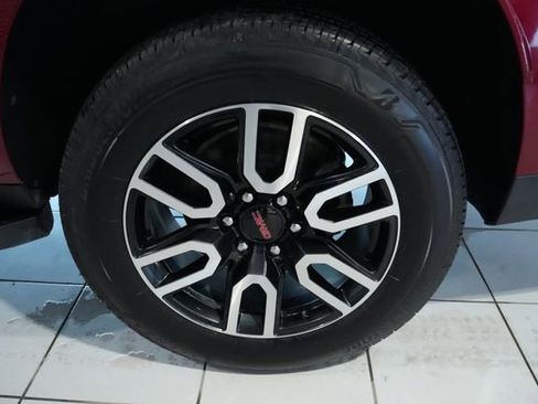 Used 2021 GMC Yukon XL Denali w/ Advanced Technology Package image 11