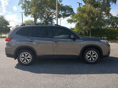 Used 2019 Subaru Forester Premium AWD/4WD image 11
