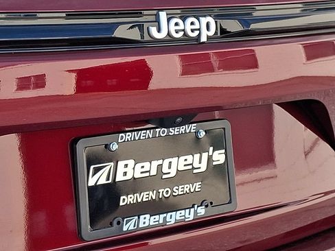 Used 2025 Jeep Grand Cherokee Laredo w/ Luxury Tech Group I AWD/4WD image 34