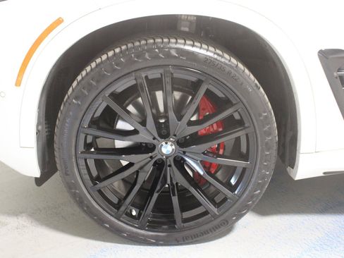 Used 2025 BMW X5 xDrive40i w/ M Sport Package AWD/4WD image 36