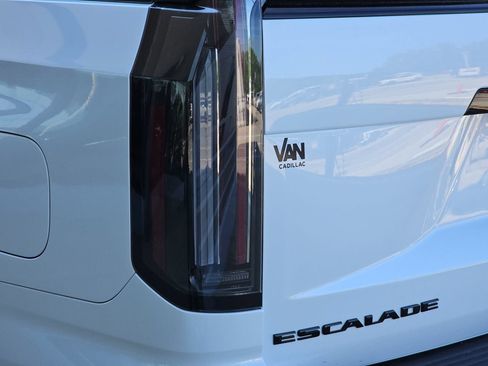 New 2026 Cadillac Escalade Platinum Sport w/ LPO, ONYX Package AWD/4WD image 37
