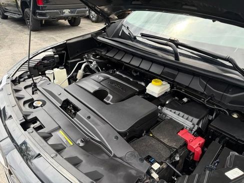 Used 2022 Nissan Pathfinder SL AWD/4WD image 13