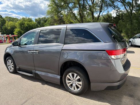 Used 2018 Dodge Grand Caravan SE FWD image 23