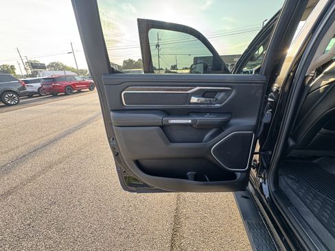 Used 2019 RAM 1500 Laramie AWD/4WD image 8