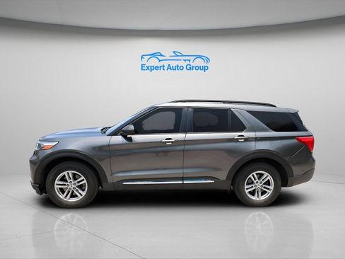 Used 2020 Ford Explorer XLT w/ Comfort Package AWD/4WD image 2
