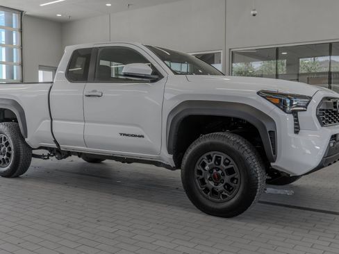 Used 2025 Toyota Tacoma PreRunner RWD image 11