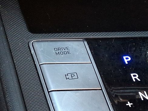 Used 2024 Hyundai Elantra SEL image 21