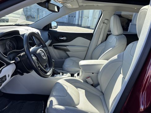 Certified 2021 Jeep Cherokee Limited w/ Elite Package image 18