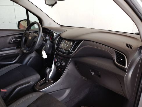 Used 2018 Chevrolet Trax LS AWD/4WD image 11