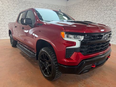 Used 2024 Chevrolet Silverado 1500 LT Trail Boss w/ Convenience Package II AWD/4WD image 7