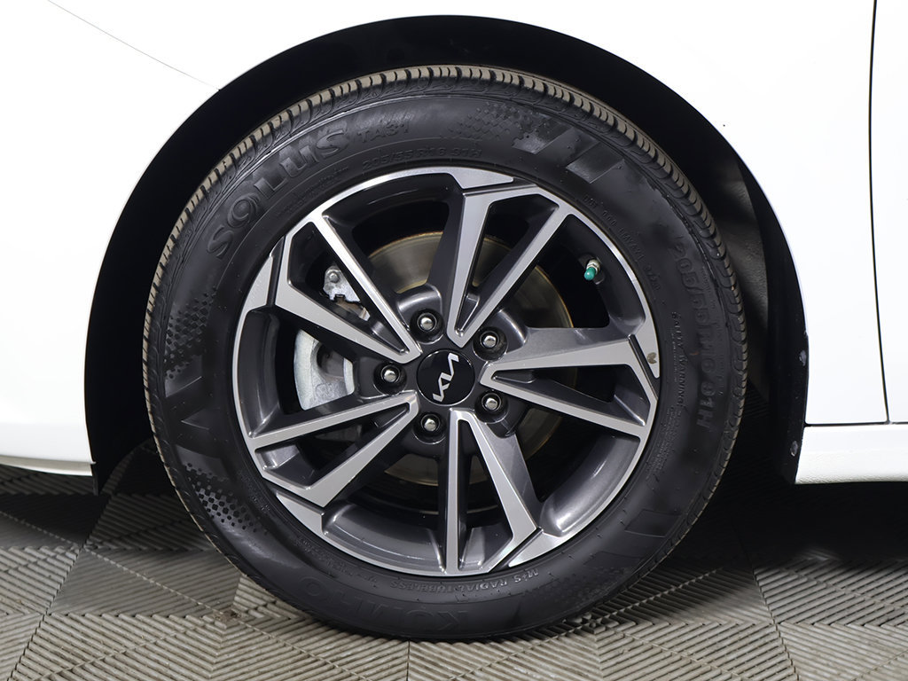 Used 2024 Kia Forte LXS w/ LXS Technology Package FWD image 19