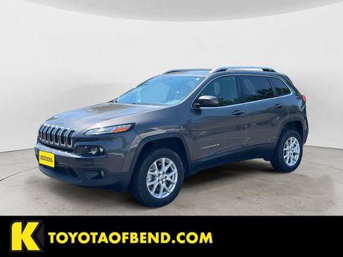 Used 2018 Jeep Cherokee Latitude Plus w/ Comfort/Convenience Group AWD/4WD image 1