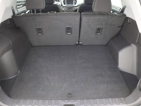 Used 2024 GMC Terrain SLE image 26