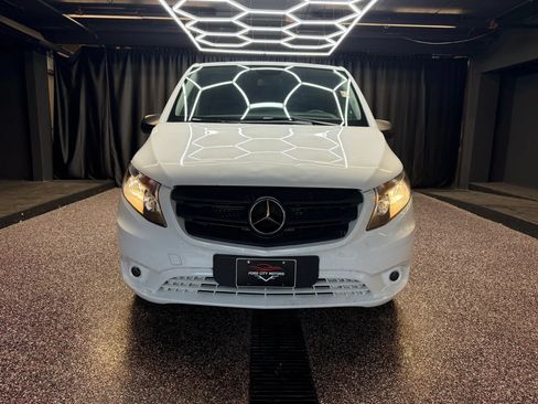 Used 2019 Mercedes-Benz Metris Passenger image 2