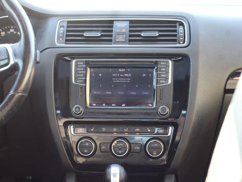 Used 2017 Volkswagen Jetta GLI FWD image 18