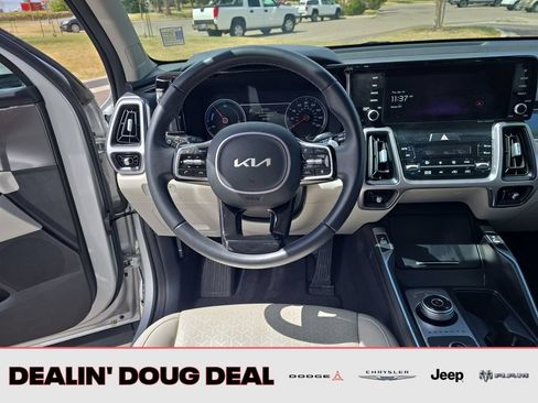 Used 2023 Kia Sorento EX AWD/4WD image 13
