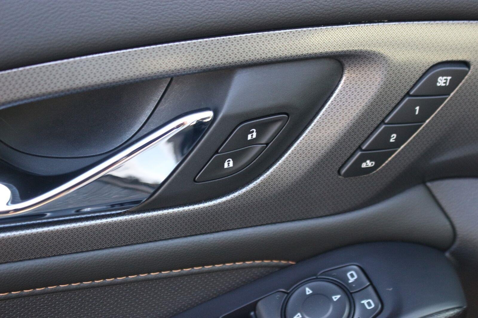 Used 2021 Chevrolet Traverse Premier w/ Redline Edition FWD image 13