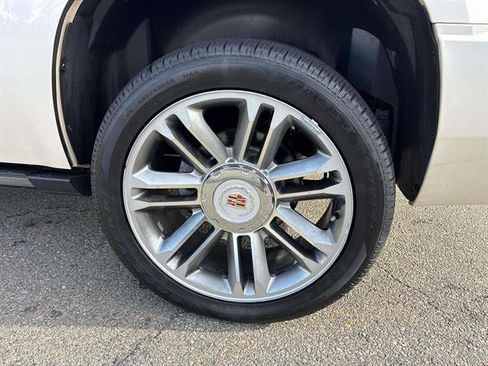Used 2014 Cadillac Escalade Premium image 7