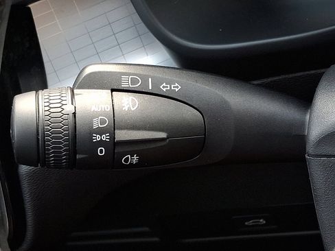 Certified 2025 Volvo XC40 B5 Core image 26