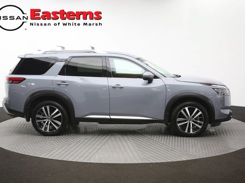 Used 2024 Nissan Pathfinder Platinum w/ Black Appearance Package AWD/4WD image 49
