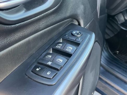 Used 2020 Jeep Cherokee Latitude Plus image 27