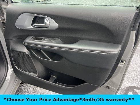 Certified 2022 Chrysler Pacifica Touring-L w/ S Appearance Package image 26