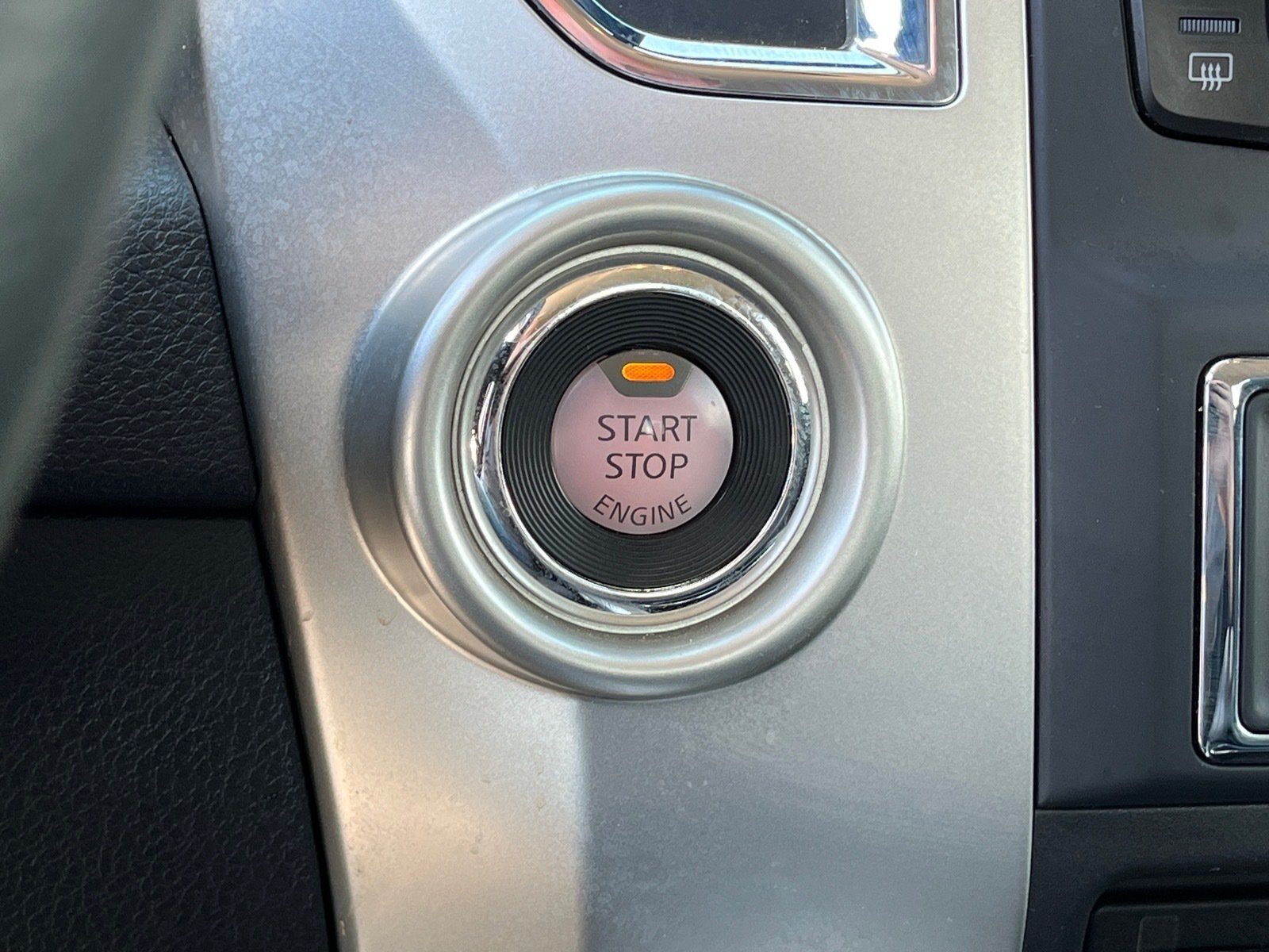 Used 2020 Nissan Titan SV w/ SV Convenience Package RWD image 22