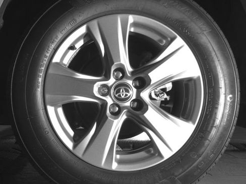 Used 2025 Toyota RAV4 XLE AWD/4WD image 13
