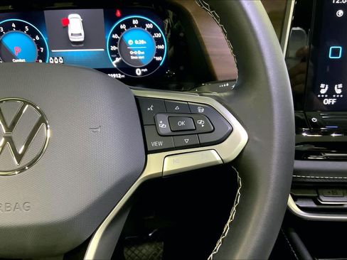 Used 2024 Volkswagen Atlas SE w/ Panoramic Sunroof Package image 23