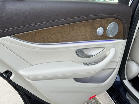 Used 2018 Mercedes-Benz E 300 image 22