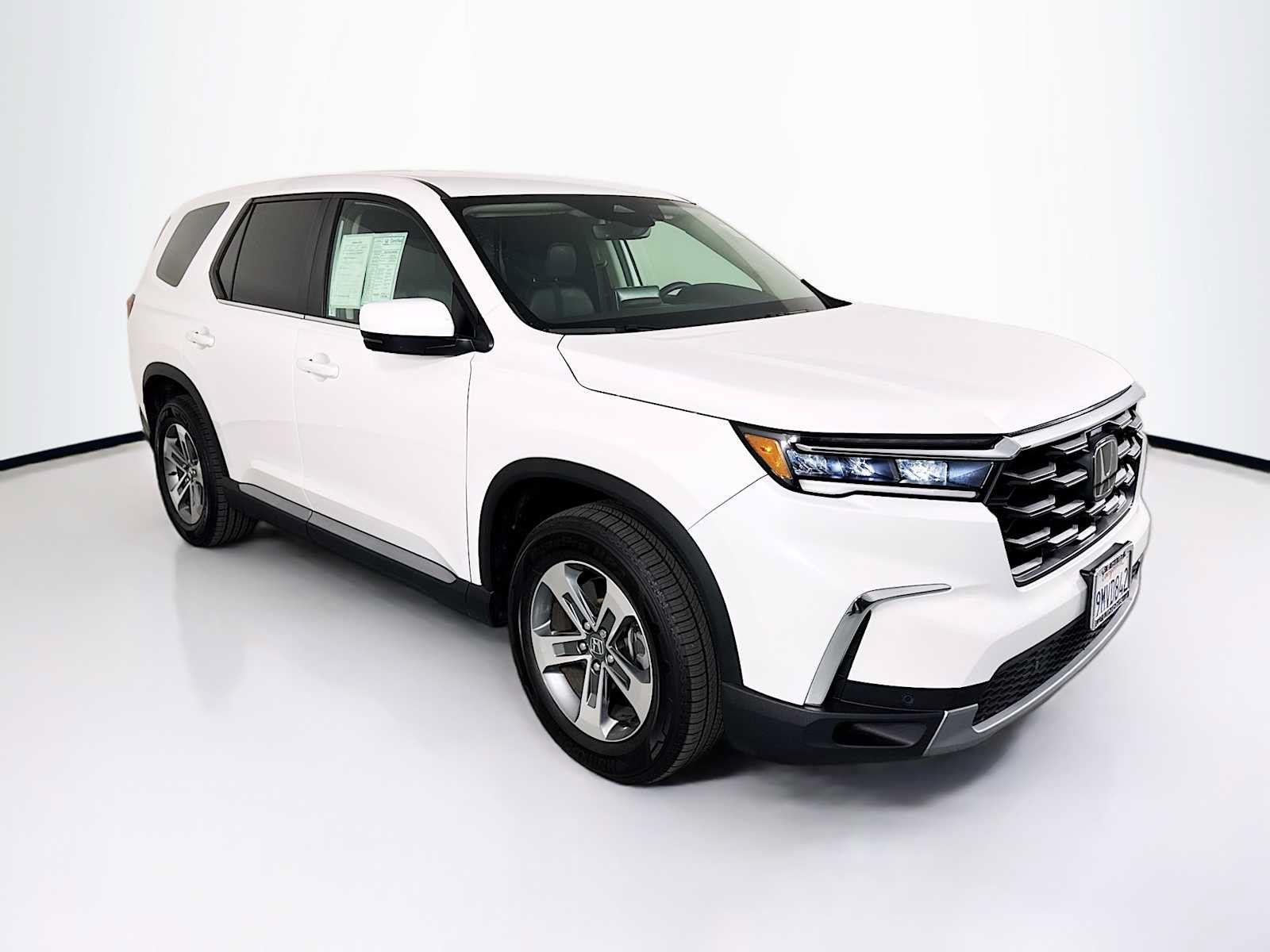 Certified 2025 Honda Pilot EX-L image 1