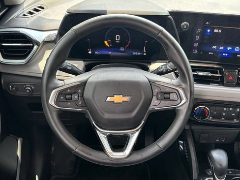 Used 2024 Chevrolet TrailBlazer LT w/ LT Cold Weather Package FWD image 7