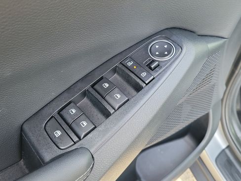 Used 2025 Kia Seltos S FWD image 17