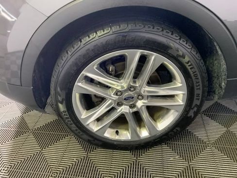 Used 2017 Ford Explorer XLT w/ Equipment Group 202A FWD image 9