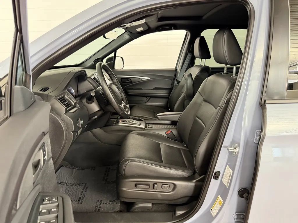 Used 2023 Honda Passport EX-L image 12