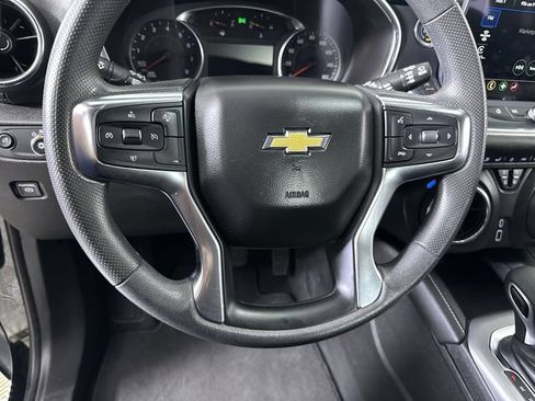 Used 2025 Chevrolet Blazer LT FWD image 11