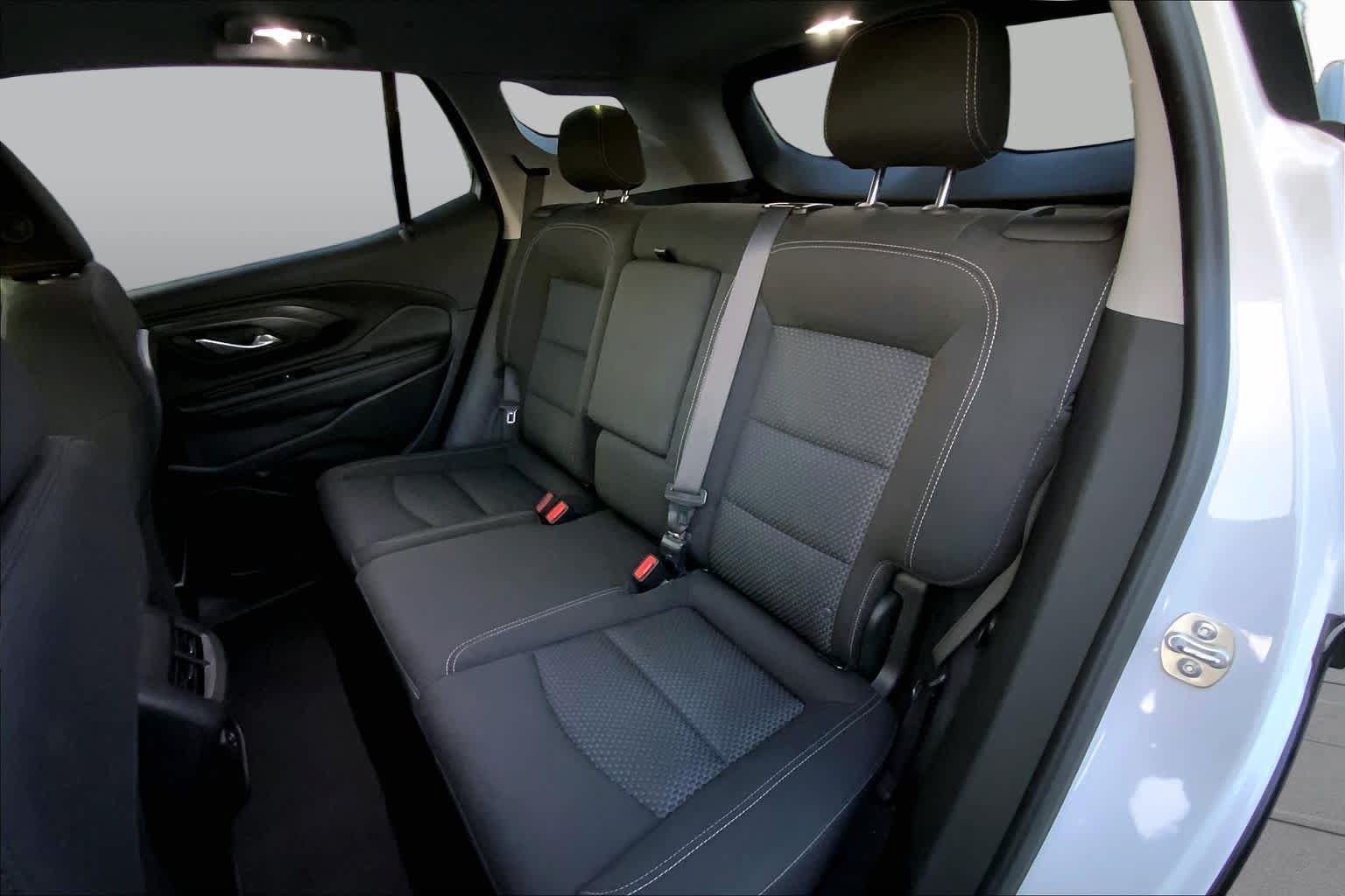 Used 2024 GMC Terrain SLE AWD/4WD image 18