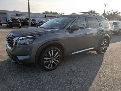 Used 2025 Nissan Pathfinder Platinum w/ Cargo Package AWD/4WD image 8