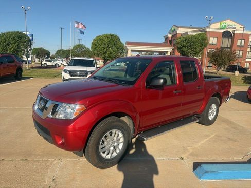 Used 2015 Nissan Frontier SV w/ SV Value Truck Package image 4