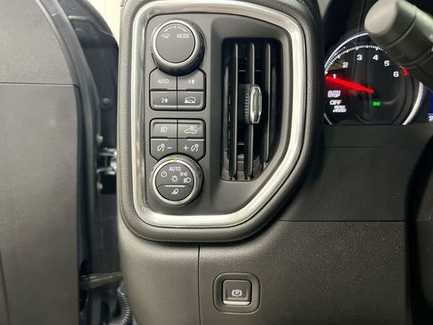 Used 2022 Chevrolet Silverado 1500 LTZ w/ LTZ Convenience Package II AWD/4WD image 18